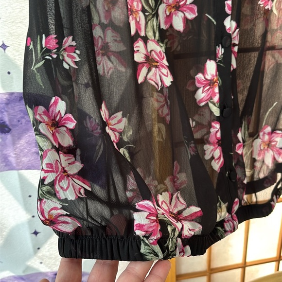 Torrid Size 1 blouse in black - Picture 3 of 3